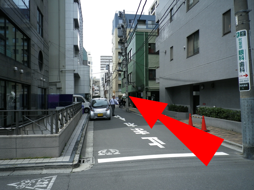 角を左折して見える風景。